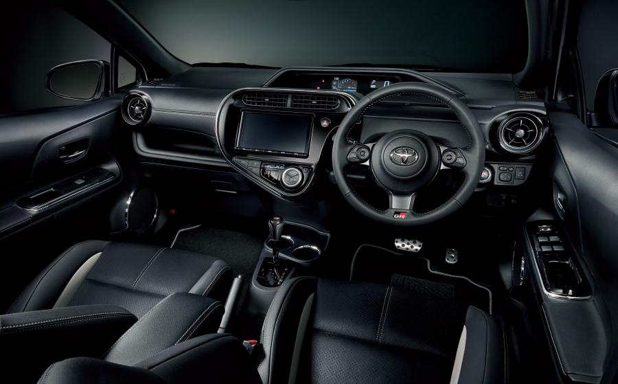 Торпедо Toyota Aqua GR Sport 2017 года  (фото 3 из 5)